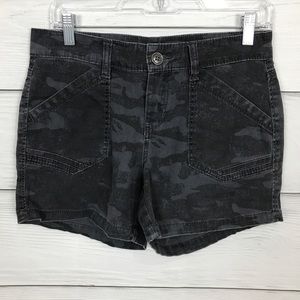 Women’s supplies shorts size 6